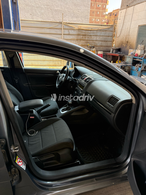 Volkswagen Jetta 2010 Gray Automatic Used for Sale in Greater Cairo ( Cairo + Giza) - 4