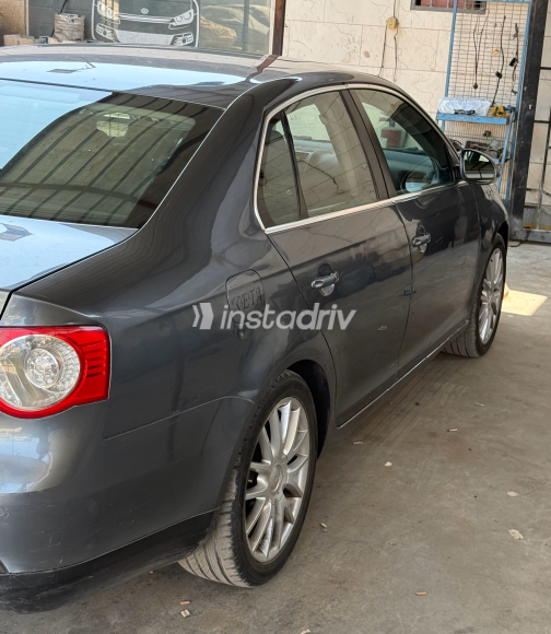 Volkswagen Jetta 2010 Gray Automatic Used for Sale in Greater Cairo ( Cairo + Giza) - 6