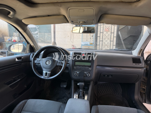 Volkswagen Jetta 2010 Gray Automatic Used for Sale in Greater Cairo ( Cairo + Giza) - 8