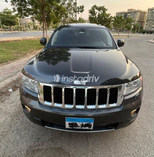 Jeep Grand Cherokee 2011 Gray Automatic Used for Sale in Nasr city - 4
