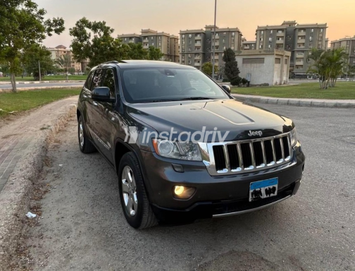 Jeep Grand Cherokee 2011 Gray Automatic Used for Sale in Nasr city - 5