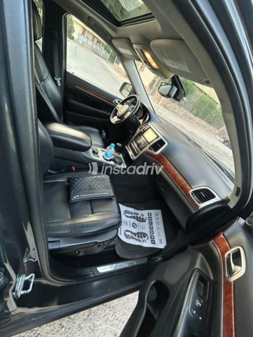 Jeep Grand Cherokee 2011 Gray Automatic Used for Sale in Nasr city - 7