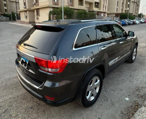 Jeep Grand Cherokee 2011 Gray Automatic Used for Sale in Nasr city - 8