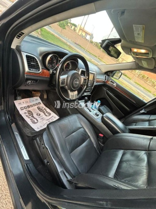 Jeep Grand Cherokee 2011 Gray Automatic Used for Sale in Nasr city - 9