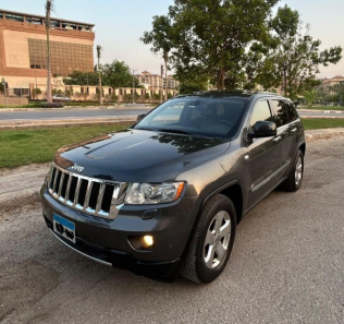 Jeep Grand Cherokee 2011 Gray Automatic Used for Sale in Nasr city