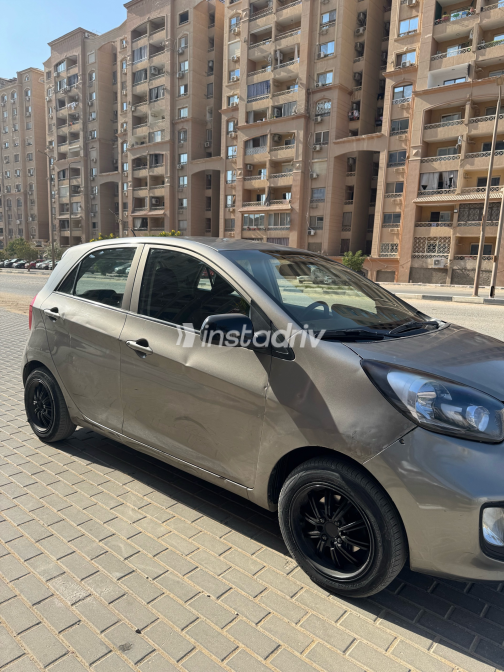 Kia Picanto 2015 Gray Automatic Used for Sale in Greater Cairo ( Cairo + Giza) - 9