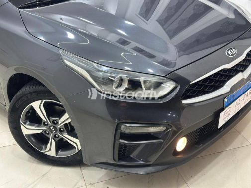 Kia Cerato 2019 Gray Automatic Used for Sale in Greater Cairo ( Cairo + Giza) - 4
