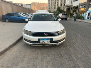 فولكس فاغن باسات 2016 أبيض أوتوماتيك مستعملة للبيع في الجيزة