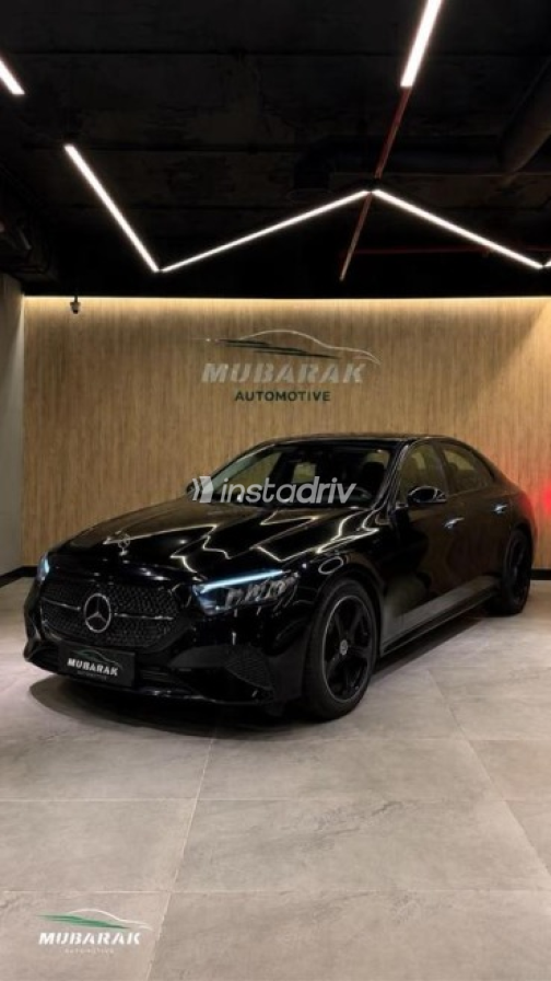 مرسيدس E 200 2024 أسود أوتوماتيك مستعملة للبيع في مدينتى - 2