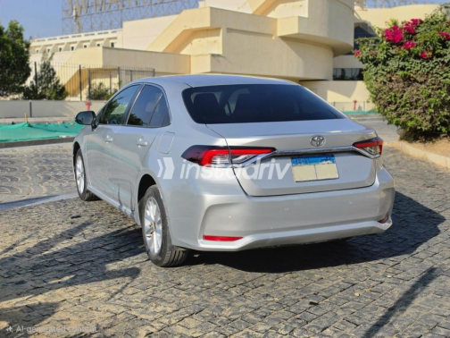 تويوتا كورولا 2021 فضي أوتوماتيك مستعملة للبيع في العبور - 3