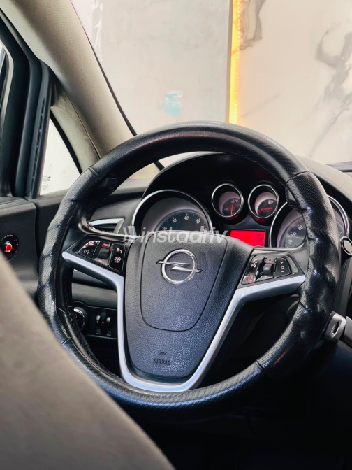 Opel Astra 2015 Gray Automatic Used for Sale in Greater Cairo ( Cairo + Giza) - 5