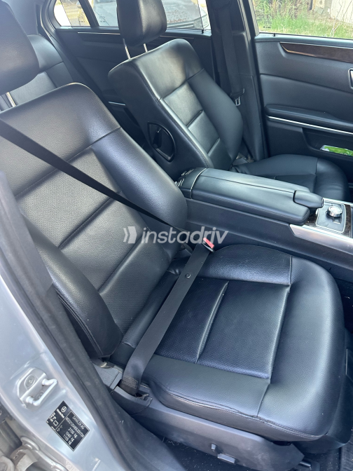Mercedes E 200 2013 Silver Automatic Used for Sale in Greater Cairo ( Cairo + Giza) - 3