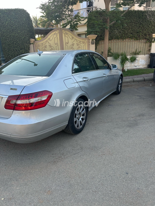 Mercedes E 200 2013 Silver Automatic Used for Sale in Greater Cairo ( Cairo + Giza) - 4
