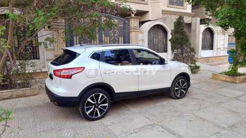 Nissan Qashqai 2017 White Automatic Used for Sale in Nasr city - 5