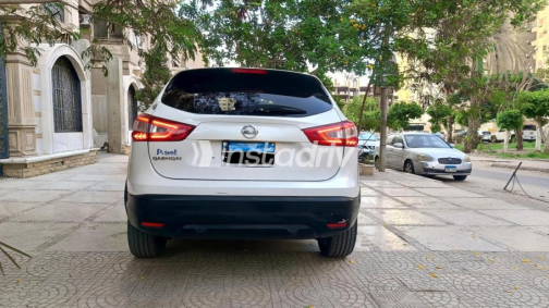 Nissan Qashqai 2017 White Automatic Used for Sale in Nasr city - 6