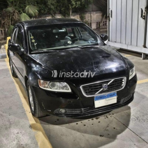 فولفو S40 2010 أسود يدوي مستعملة للبيع في الجيزة - 3