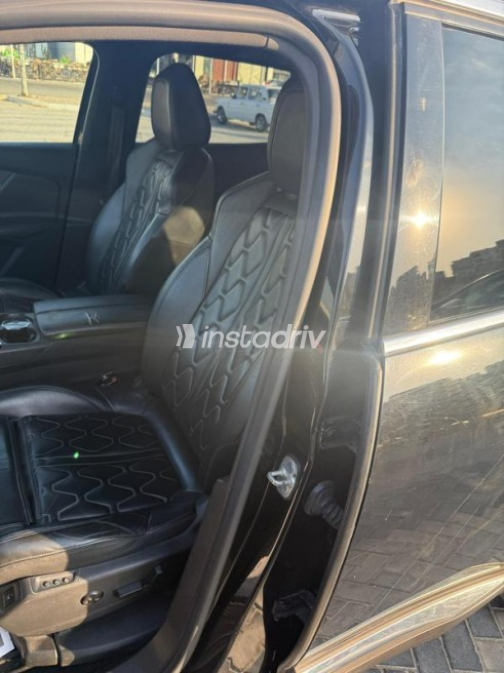 Peugeot 3008 2019 Black Automatic Used for Sale in Ismailia - 8