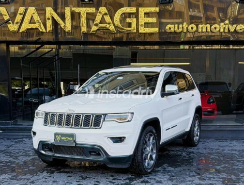 Jeep Grand Cherokee 2022 White Automatic Used for Sale in Cairo - 2