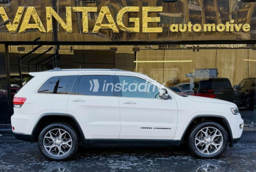 Jeep Grand Cherokee 2022 White Automatic Used for Sale in Cairo - 7