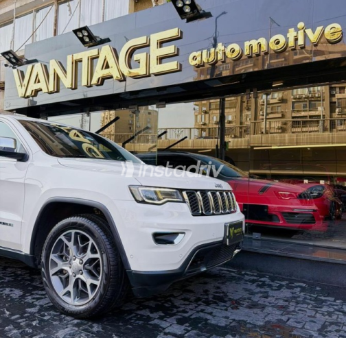 Jeep Grand Cherokee 2022 White Automatic Used for Sale in Cairo - 8
