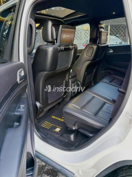 Jeep Grand Cherokee 2022 White Automatic Used for Sale in Cairo - 10