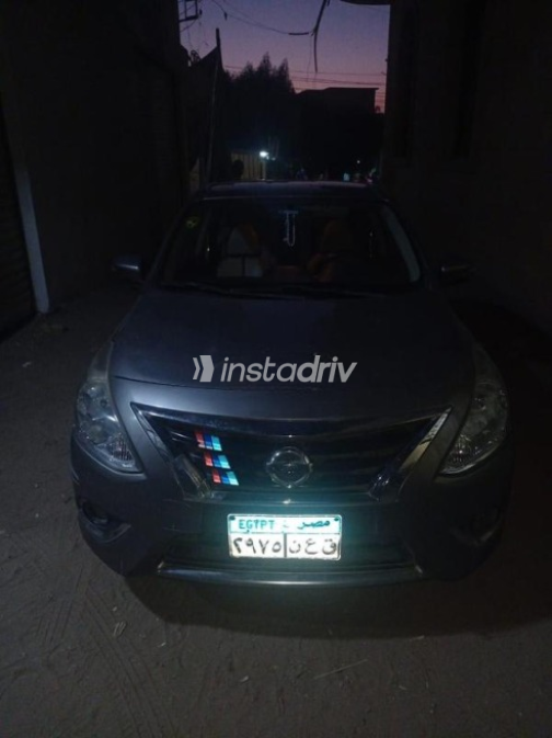 Nissan Sunny 2016 Bronze Automatic Used for Sale in Cairo - 4