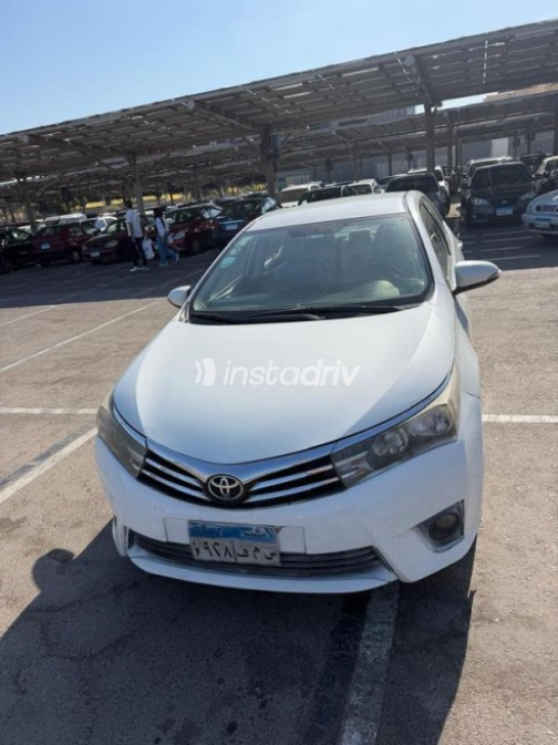 Toyota Corolla 2016 White Automatic Used for Sale in Alexandria - 4