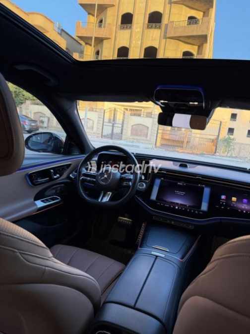 Mercedes E 200 2024 Black Automatic Used for Sale in Sheikh Zayed City - 4