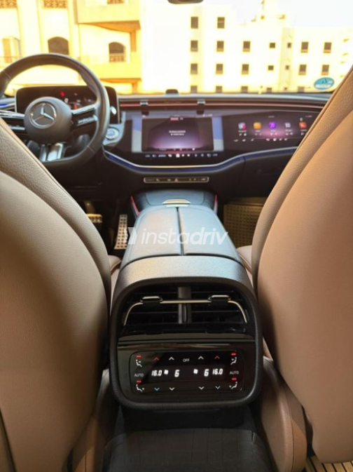 Mercedes E 200 2024 Black Automatic Used for Sale in Sheikh Zayed City - 5