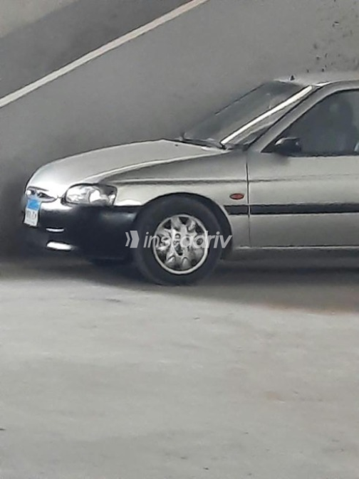 Ford Escort 1998 Gold Manual Used for Sale in Dokki - 1