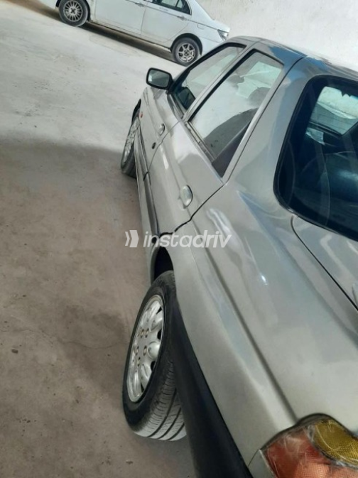 Ford Escort 1998 Gold Manual Used for Sale in Dokki - 6