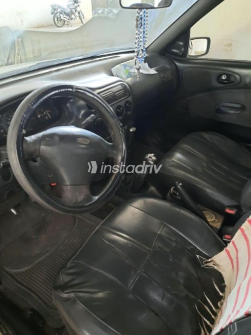 Ford Escort 1998 Gold Manual Used for Sale in Dokki - 9