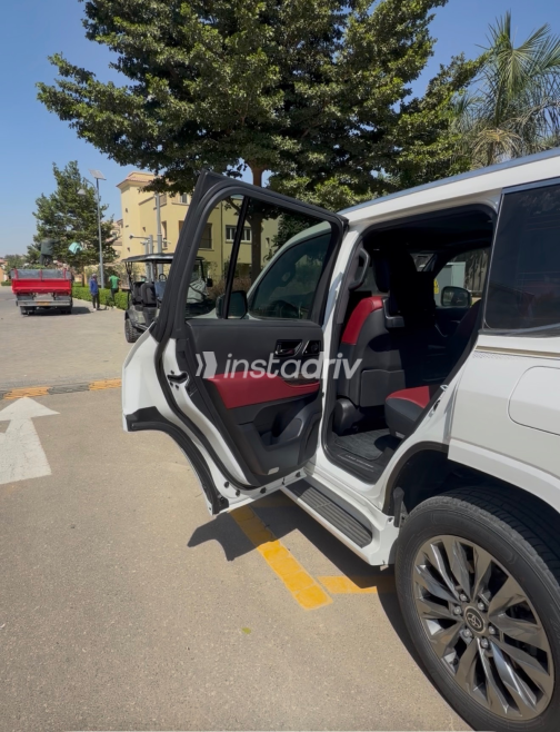 Toyota Land Cruiser 2023 White Automatic Used for Sale in Greater Cairo ( Cairo + Giza) - 4