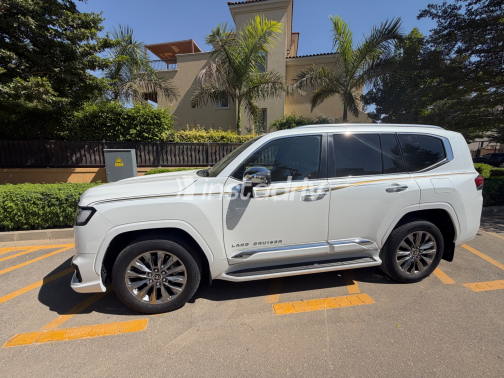Toyota Land Cruiser 2023 White Automatic Used for Sale in Greater Cairo ( Cairo + Giza) - 6