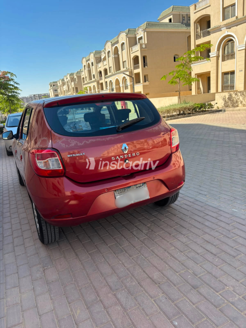 Renault Sandero 2016 Red Automatic Used for Sale in Greater Cairo ( Cairo + Giza) - 2