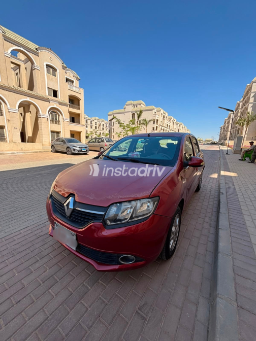 Renault Sandero 2016 Red Automatic Used for Sale in Greater Cairo ( Cairo + Giza) - 3