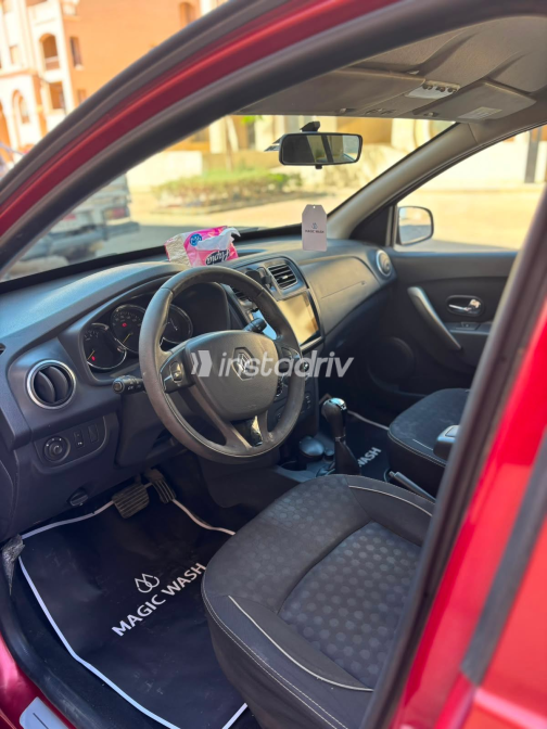 Renault Sandero 2016 Red Automatic Used for Sale in Greater Cairo ( Cairo + Giza) - 5