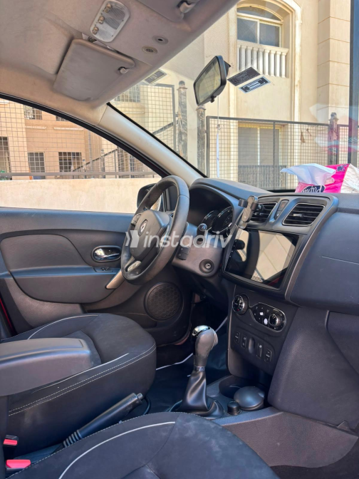 Renault Sandero 2016 Red Automatic Used for Sale in Greater Cairo ( Cairo + Giza) - 6