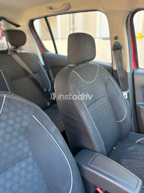 Renault Sandero 2016 Red Automatic Used for Sale in Greater Cairo ( Cairo + Giza) - 7