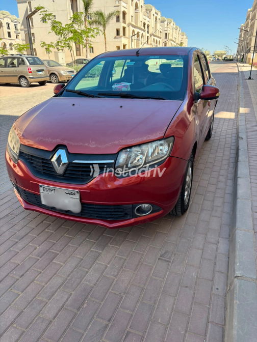 Renault Sandero 2016 Red Automatic Used for Sale in Greater Cairo ( Cairo + Giza) - 8