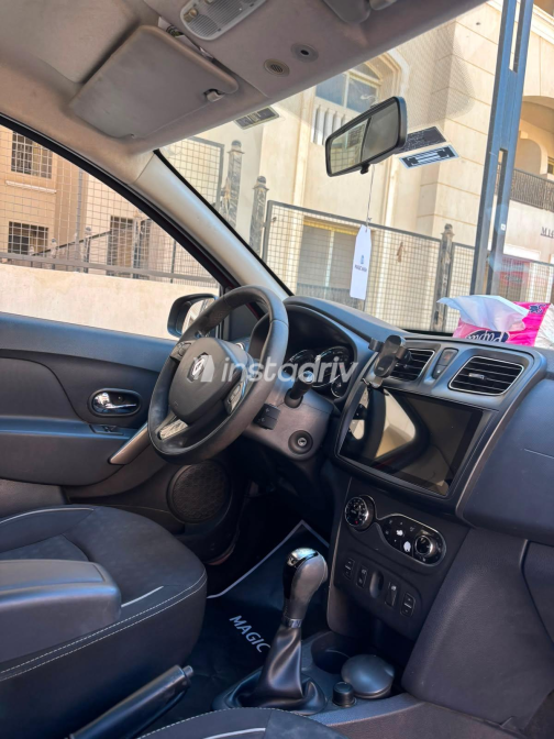 Renault Sandero 2016 Red Automatic Used for Sale in Greater Cairo ( Cairo + Giza) - 10