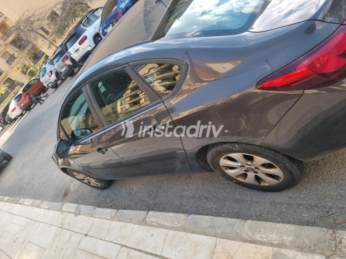 Opel Astra 2016 Dark Gray Automatic Used for Sale in Greater Cairo ( Cairo + Giza) - 3
