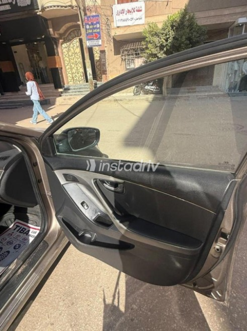 Hyundai Elantra MD 2012 Bronze Automatic Used for Sale in Banha - 7