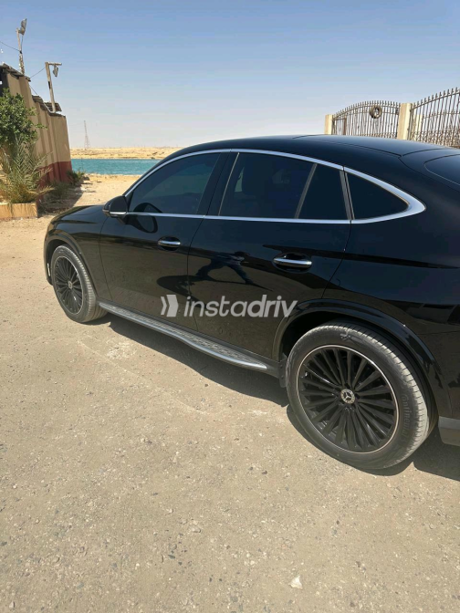 مرسيدس GLC 300 2025 أسود أوتوماتيك مستعملة للبيع في القاهرة الكبرى ( القاهرة - الجيزة) - 4