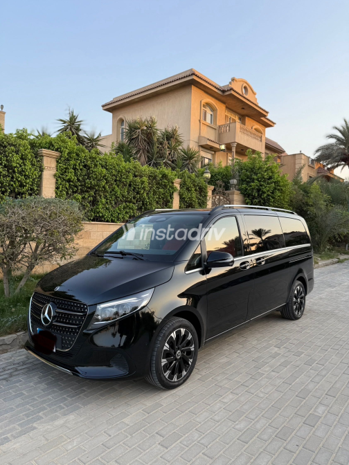 Mercedes 300 2026 Black Automatic Used for Sale in Greater Cairo ( Cairo + Giza) - 4