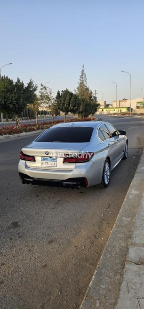 بي ام دبليو 520 2019 فضي أوتوماتيك مستعملة للبيع في مدينة الشيخ زايد - 4