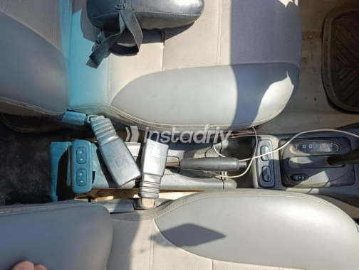 Hyundai Accent 2000 Yellow Automatic Used for Sale in Giza - 9