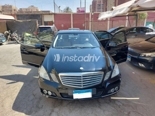 Mercedes E 250 2012 Black Automatic Used for Sale in Nasr city - 2