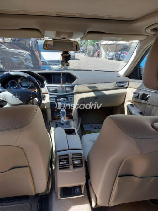Mercedes E 250 2012 Black Automatic Used for Sale in Nasr city - 3