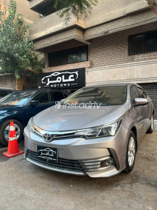 تويوتا كورولا 2019 رمادي أوتوماتيك مستعملة للبيع في المهندسين - 1
